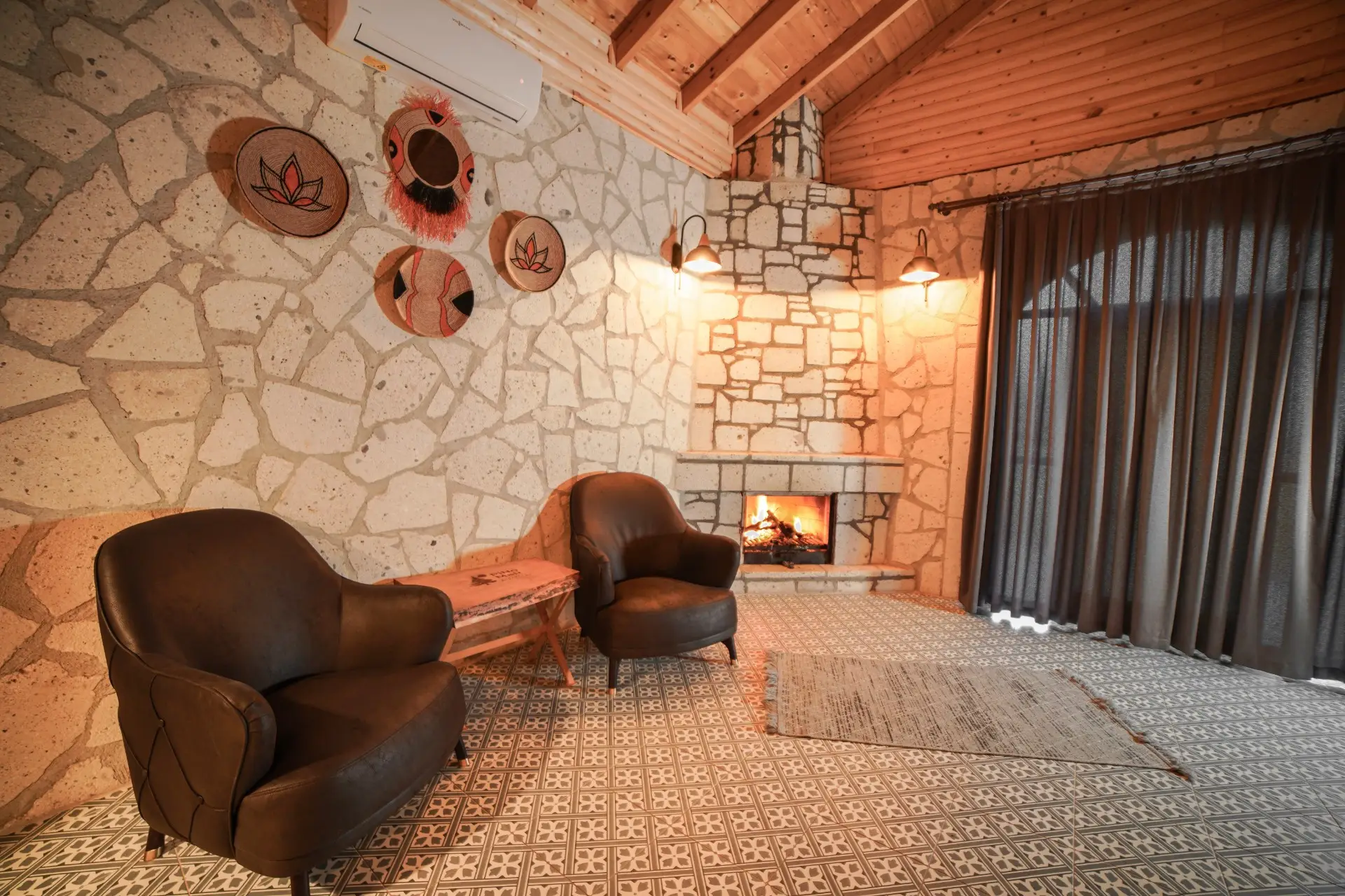 Hotel Recommendations with Fireplace to Stay in Winter