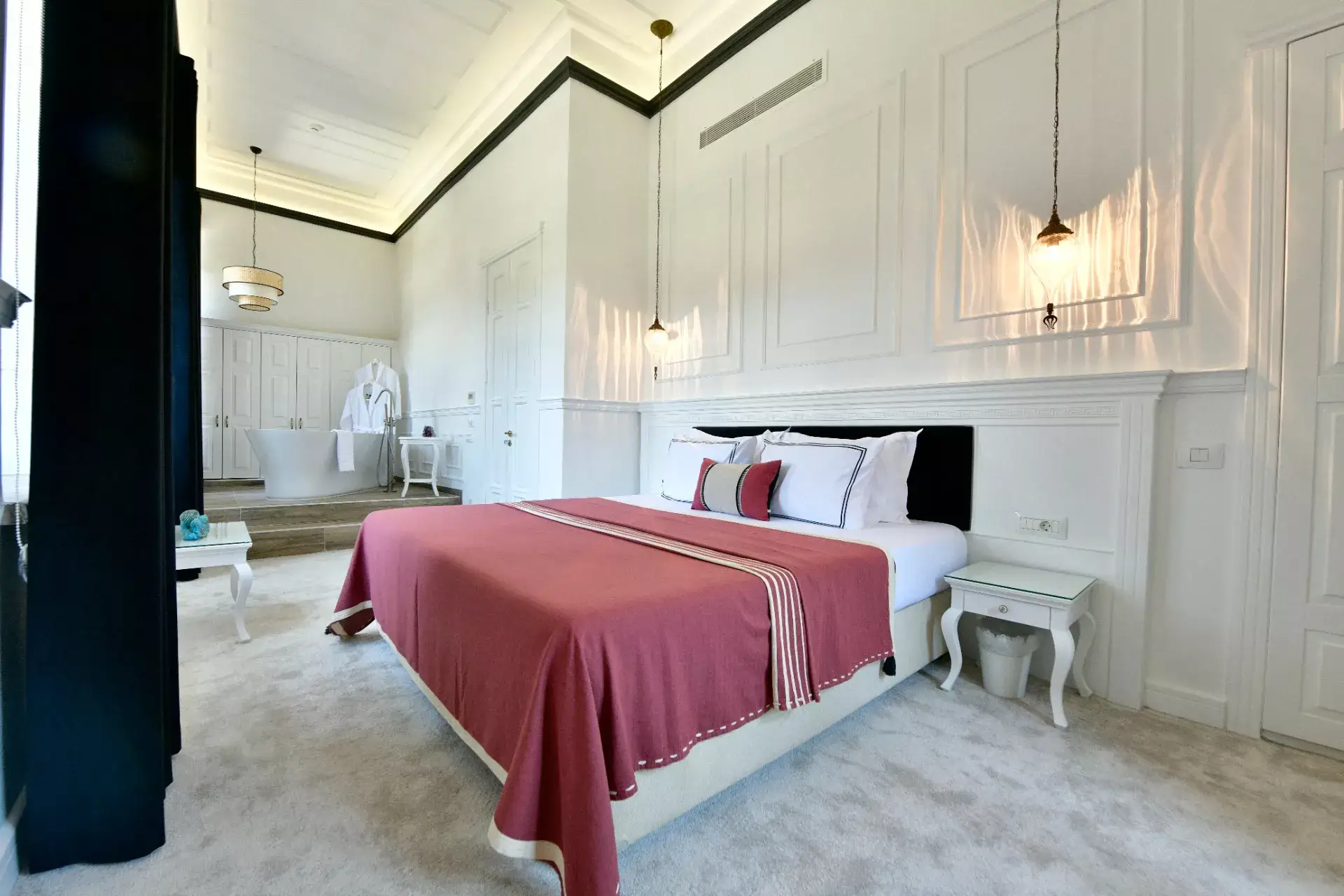 Superior Honeymoon Suite With Balcony (Top Floor)