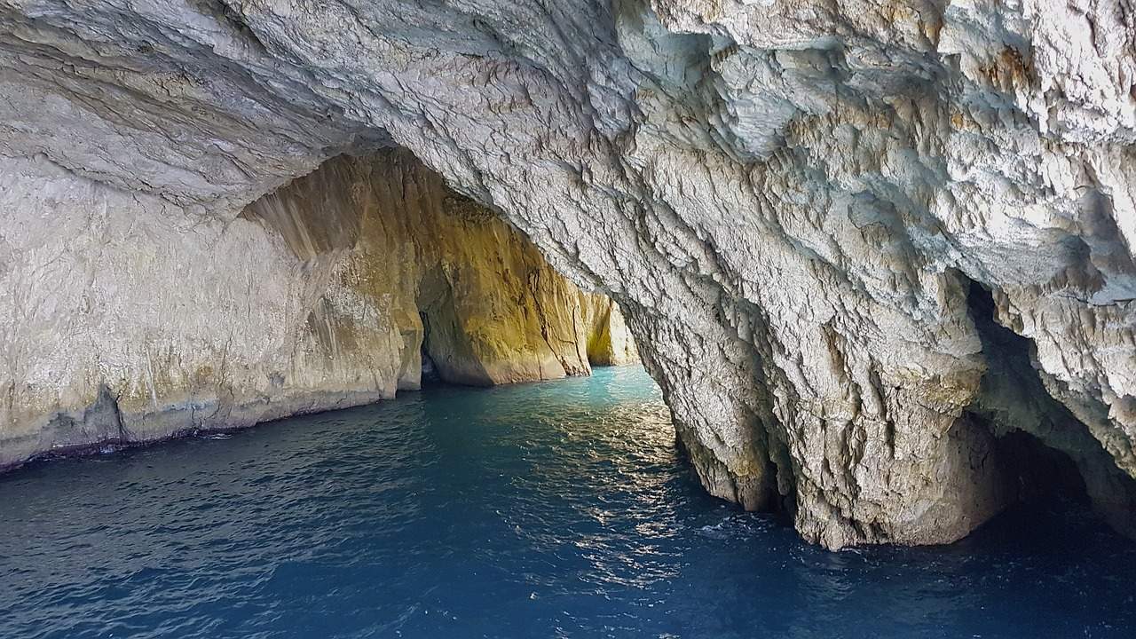 Mavi Mağaralar
